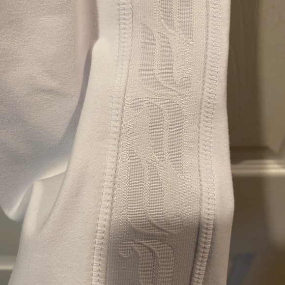 NWT FABLETICS STATEMENT POWERHOLD LEGGINGS - Picture 2 of 4